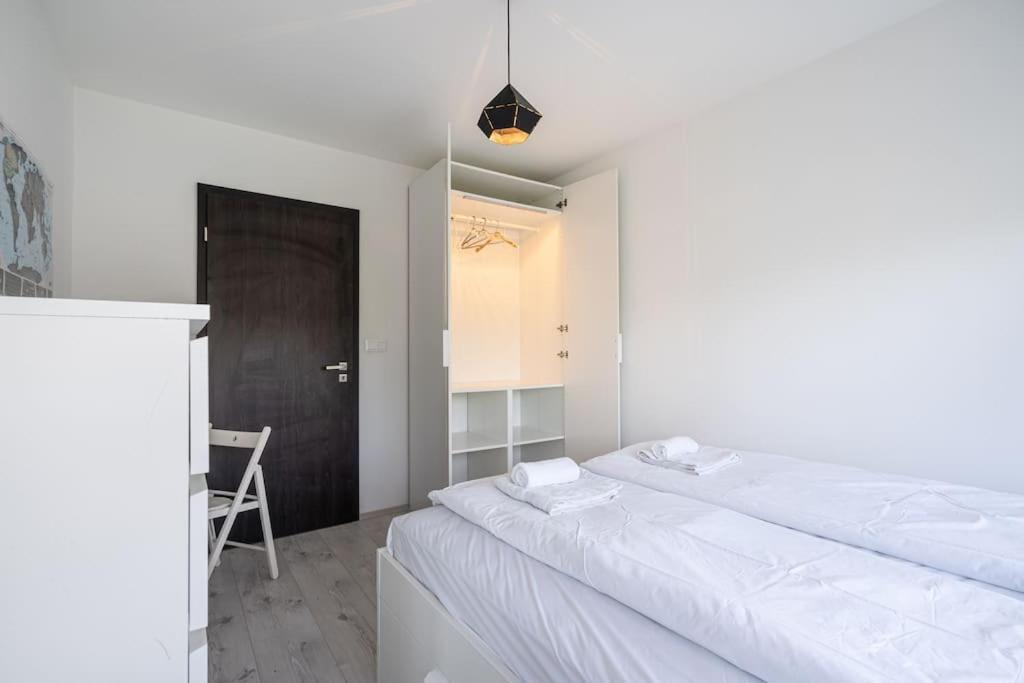 Apartment Earthy Elegance *