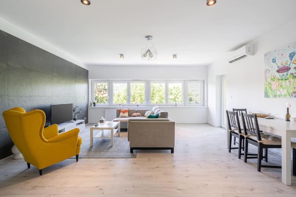 Earthy Elegance Apartment *